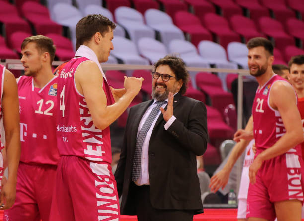 与众多国际 与众多国际